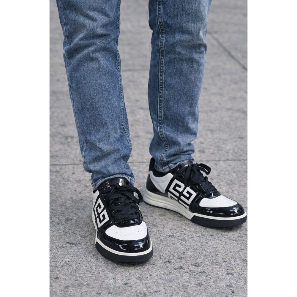 Givenchy G4‎ Low-Top Sneakers Mens 39 Black White Patent Leather 4G Logo EC0233